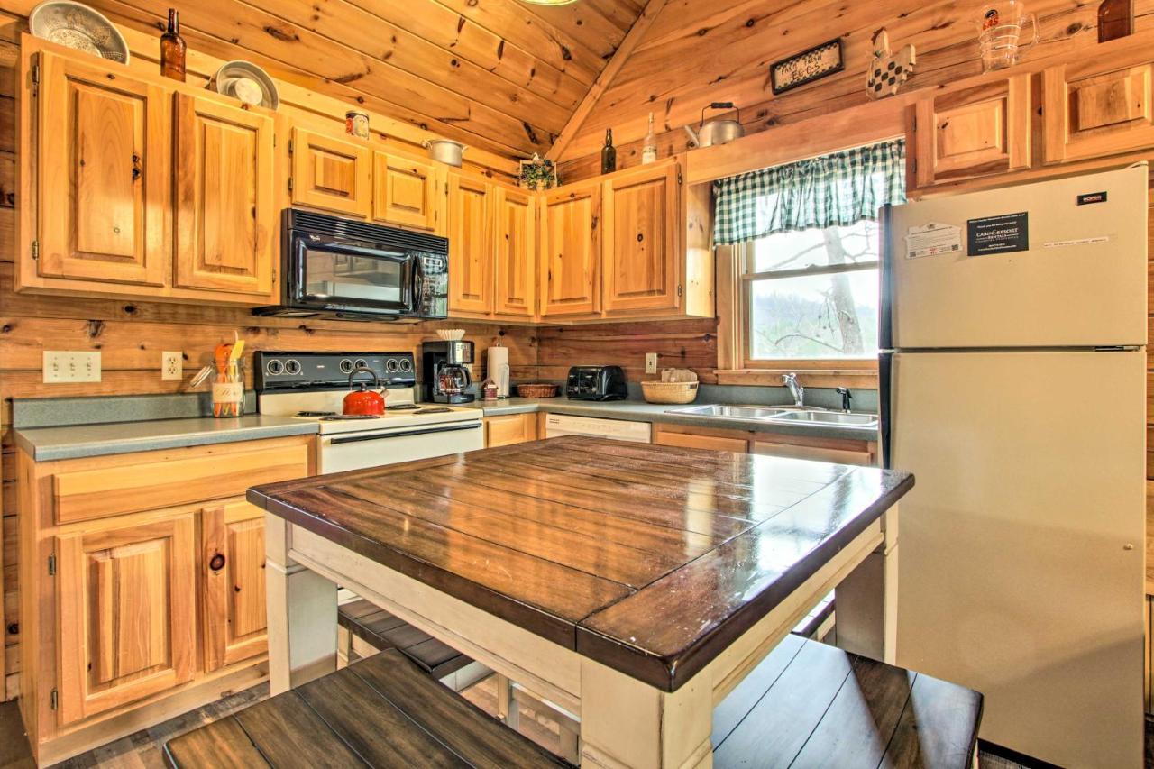 Pigeon Forge Cabin With Hot Tub And Mountain Views! Luaran gambar