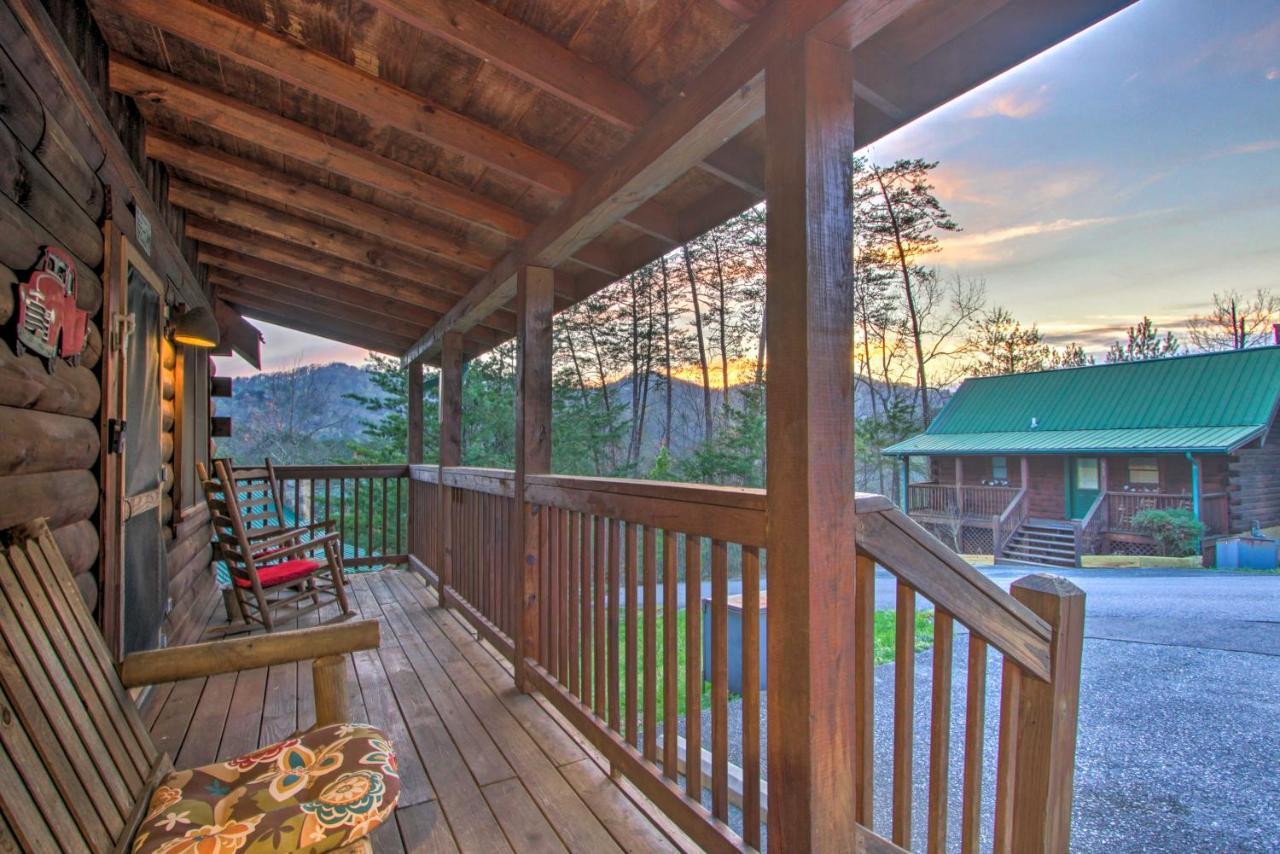 Pigeon Forge Cabin With Hot Tub And Mountain Views! Luaran gambar
